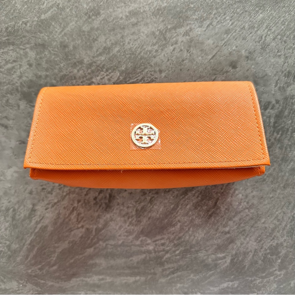 NWOT TORY BURCH CLUTCH SUNGLASSES CASE
